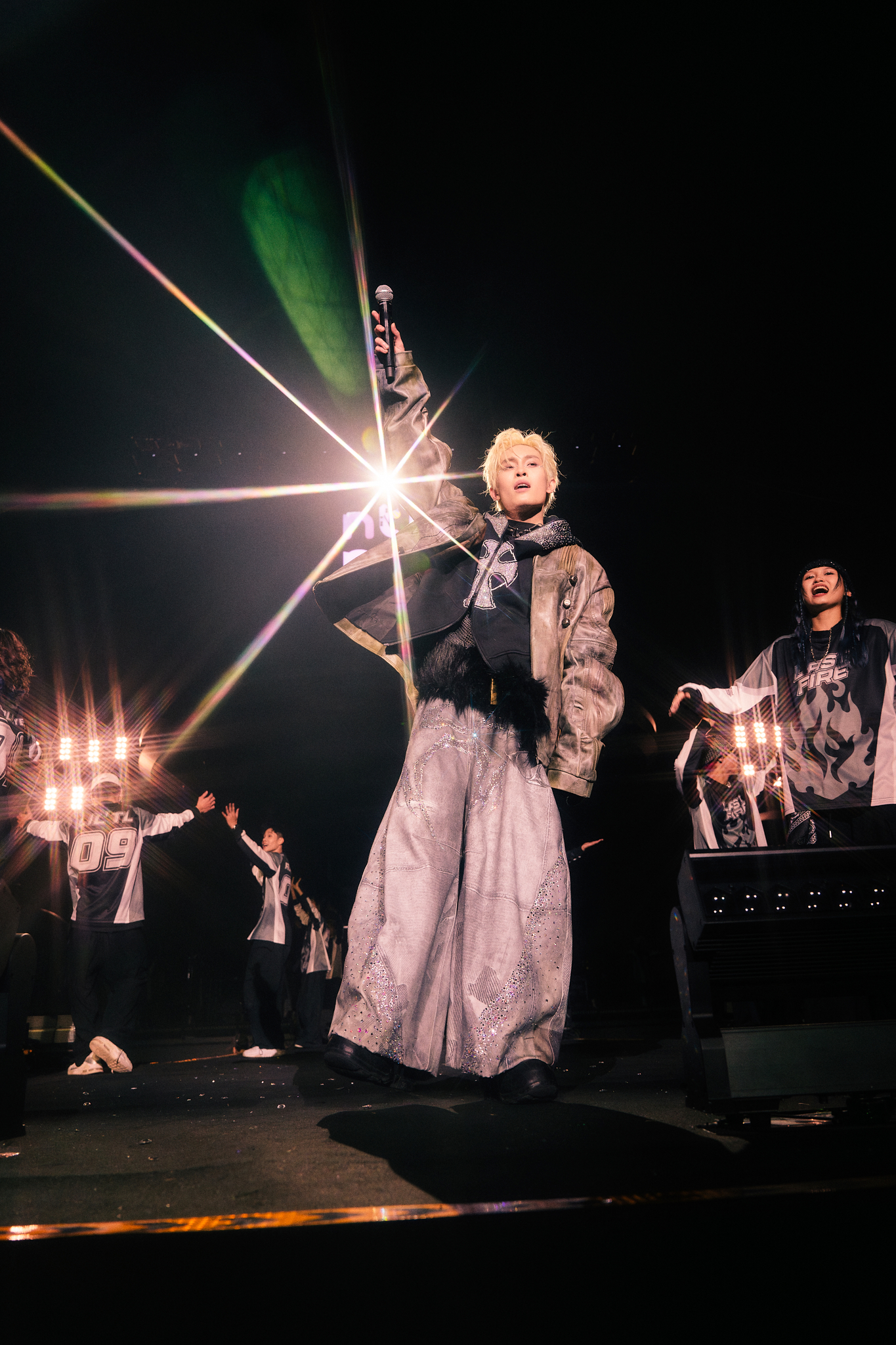 "Trai tồi" Vbiz vừa trở lại đ&atilde; d&iacute;nh nghi vấn đạo nhạc?- Ảnh 2.