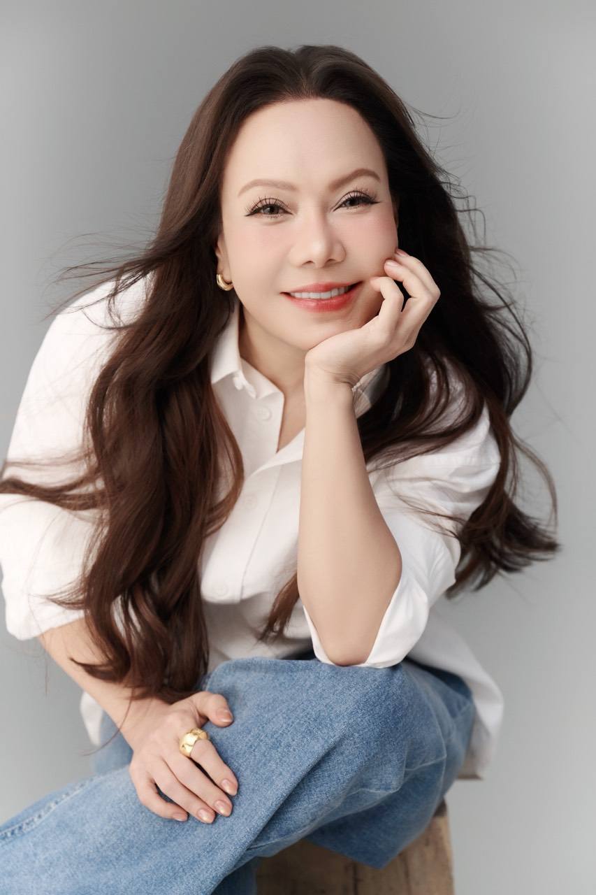 Việt Hương livestream để lộ h&igrave;nh ảnh lạ- Ảnh 4.