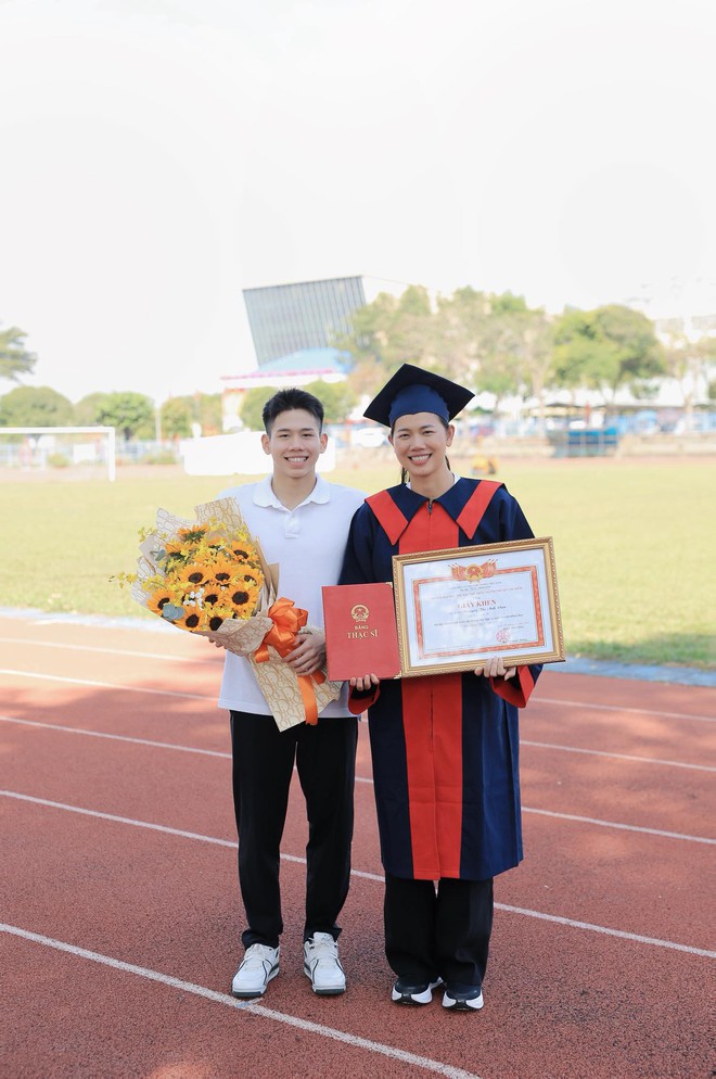 Trung &uacute;y QNCN Quang Thuấn - em trai &Aacute;nh Vi&ecirc;n khoe visual chuẩn 