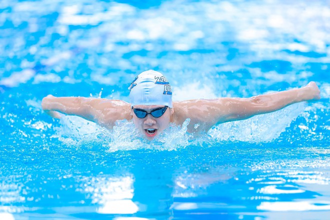 Trung &uacute;y QNCN Quang Thuấn - em trai &Aacute;nh Vi&ecirc;n khoe visual chuẩn 