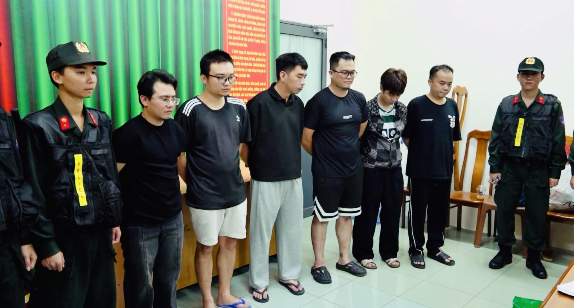 Bắt "tr&ugrave;m" kh&iacute; cười 9X thu lợi hơn 100 tỷ đồng từ c&aacute;c qu&aacute;n bar, vũ trường- Ảnh 3.