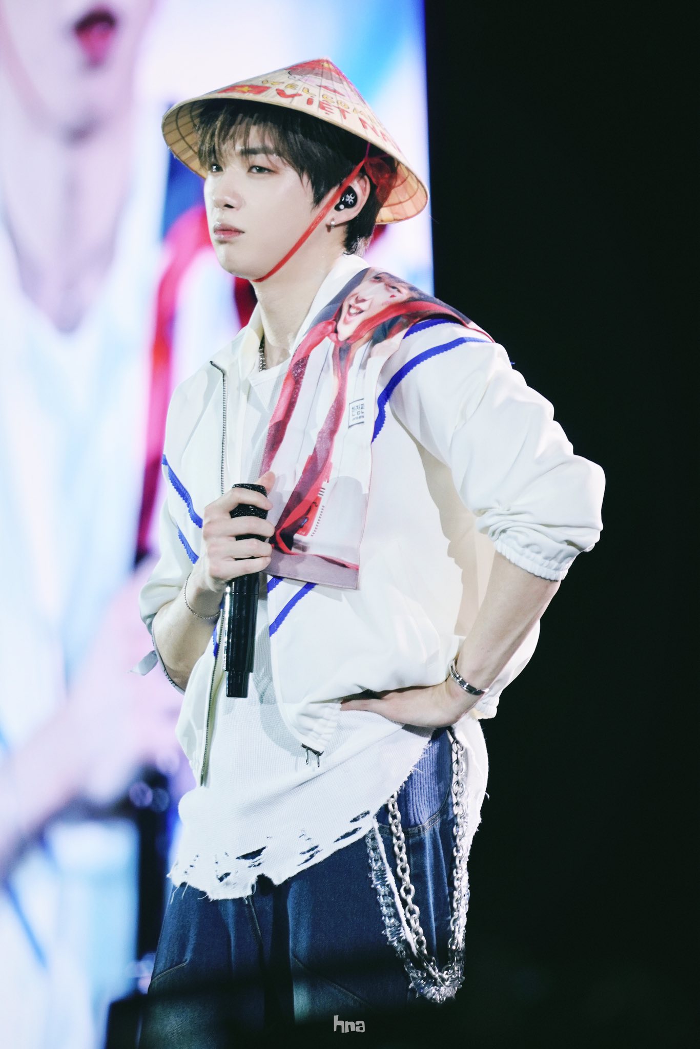 Nam ca sĩ quốc dân ê chề bán được đúng 1 bản album, sụt 14kg suýt phá sản vì bị lừa hết 260 tỷ đồng- Ảnh 1. Nam ca sĩ quốc dân ê chề bán được đúng 1 bản album, sụt 14kg suýt phá sản vì bị lừa hết 260 tỷ đồng- Ảnh 1.