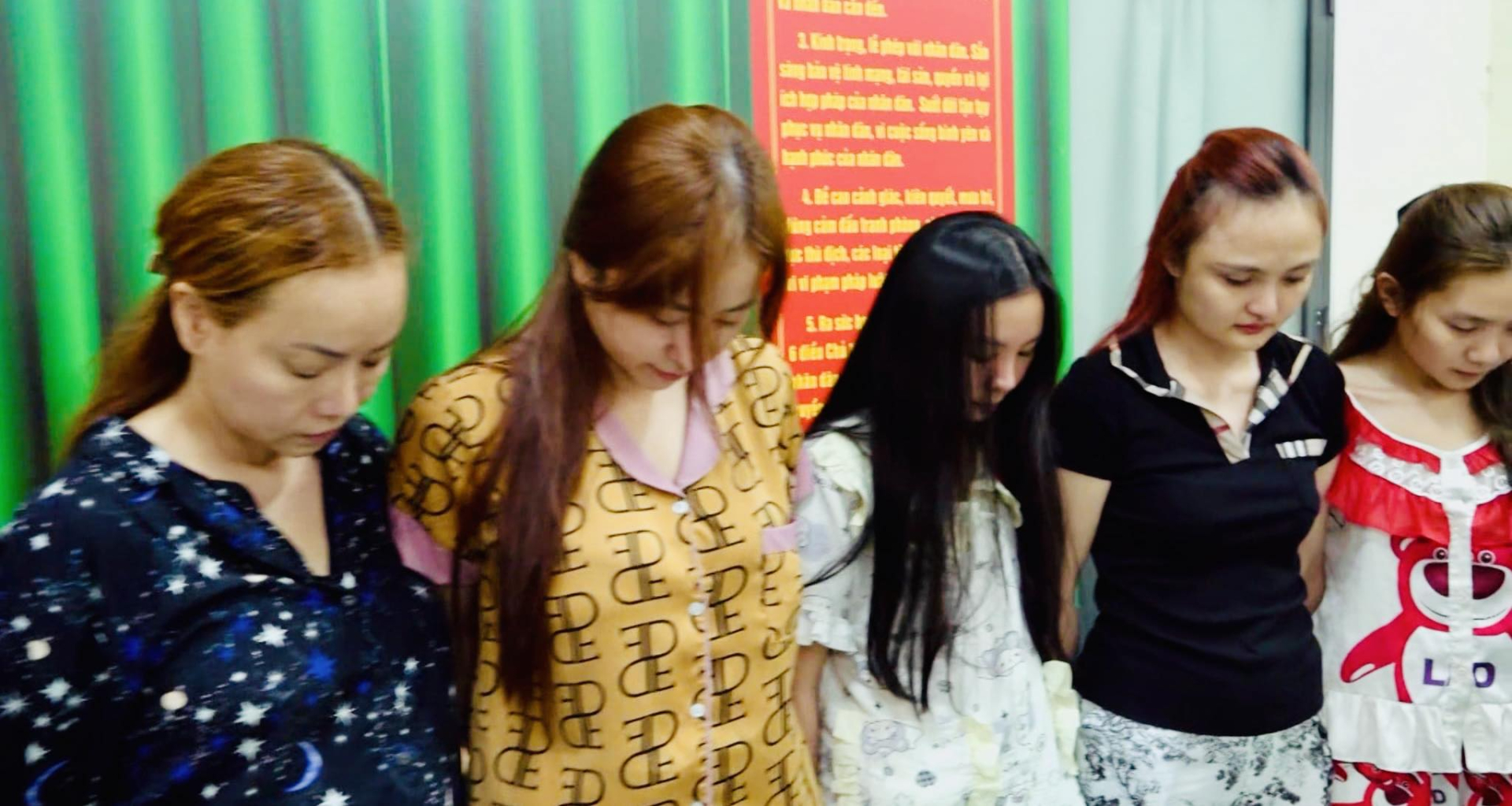 Bắt "tr&ugrave;m" kh&iacute; cười 9X thu lợi hơn 100 tỷ đồng từ c&aacute;c qu&aacute;n bar, vũ trường- Ảnh 2.