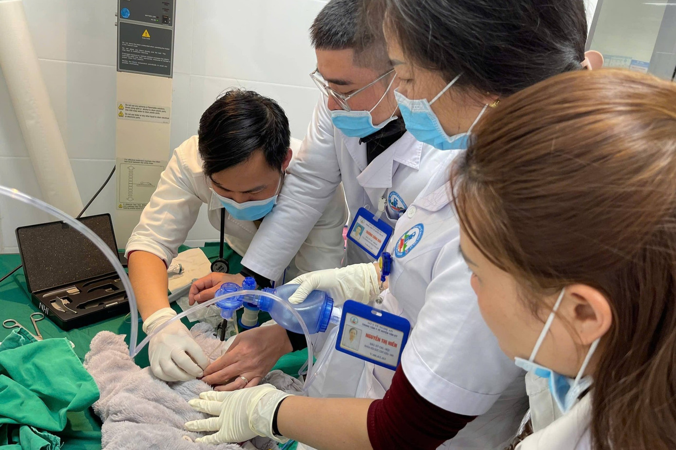 Gi&agrave;nh giật sự sống cho trẻ sinh non chỉ nặng 900 gram- Ảnh 1.