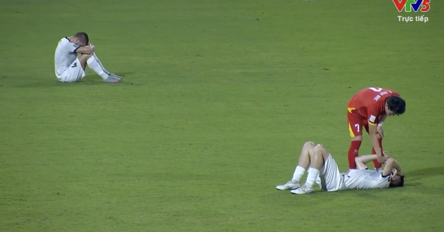 U23 Kyrgyzstan &ocirc;m mặt bật kh&oacute;c sau trận thua, phản ứng của cầu thủ U23 Việt Nam 10 điểm!- Ảnh 5.