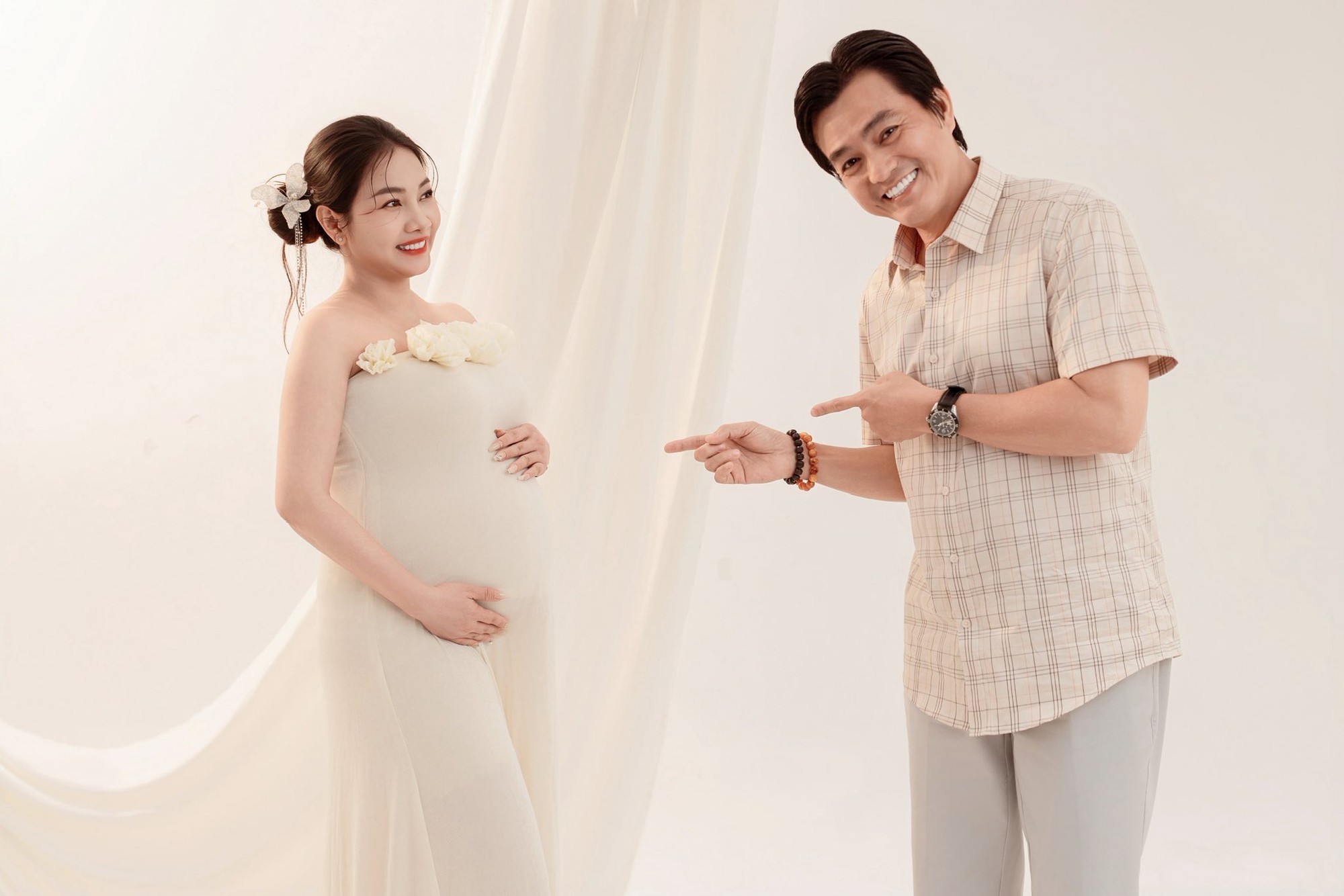 Nam diễn vi&ecirc;n vừa l&ecirc;n chức bố ở tuổi 51: T&igrave;nh duy&ecirc;n lận đận, 2 lần cưới hụt, Việt Hương từng y&ecirc;u thầm- Ảnh 2.