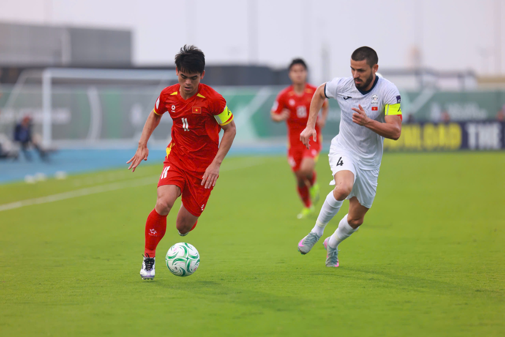 "C&aacute;i ch&acirc;n tr&aacute;i ma thuật" của Khuất Văn Khang khiến lưới U23 Kyrgyzstan rung l&ecirc;n bần bật- Ảnh 11.