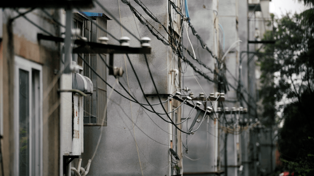 Căn hộ 46m&sup2; của đ&ocirc;i vợ chồng mới cưới trong nh&agrave; tập thể cũ g&acirc;y sốt: V&igrave; sao người trẻ đang &ldquo;quay xe&rdquo; về nh&agrave; cũ trung t&acirc;m - nhỏ nhưng đ&aacute;ng tiền hơn?- Ảnh 1.