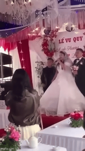 Bị ném mắm tôm vào người trong ngày cưới: Cô dâu đang rất áp lực vì những lời bịa đặt trên MXH- Ảnh 1. Bị ném mắm tôm vào người trong ngày cưới: Cô dâu đang rất áp lực vì những lời bịa đặt trên MXH- Ảnh 1.