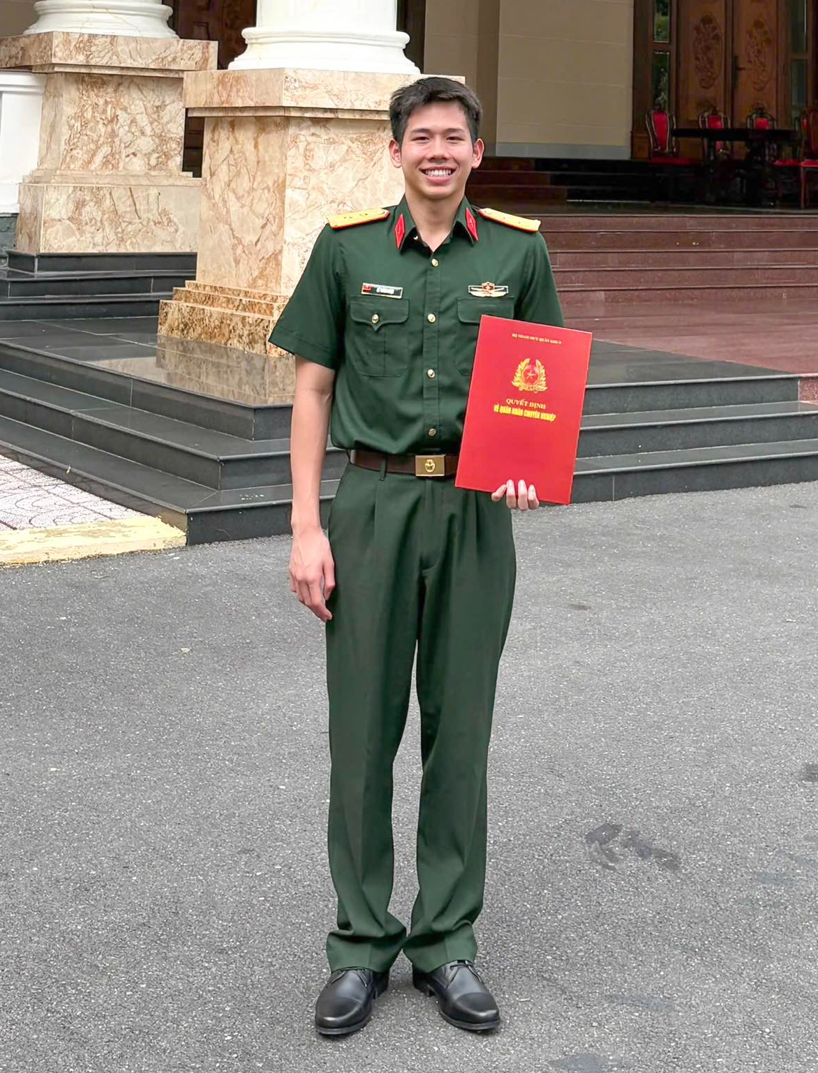 Trung &uacute;y QNCN Quang Thuấn - em trai &Aacute;nh Vi&ecirc;n khoe visual chuẩn 