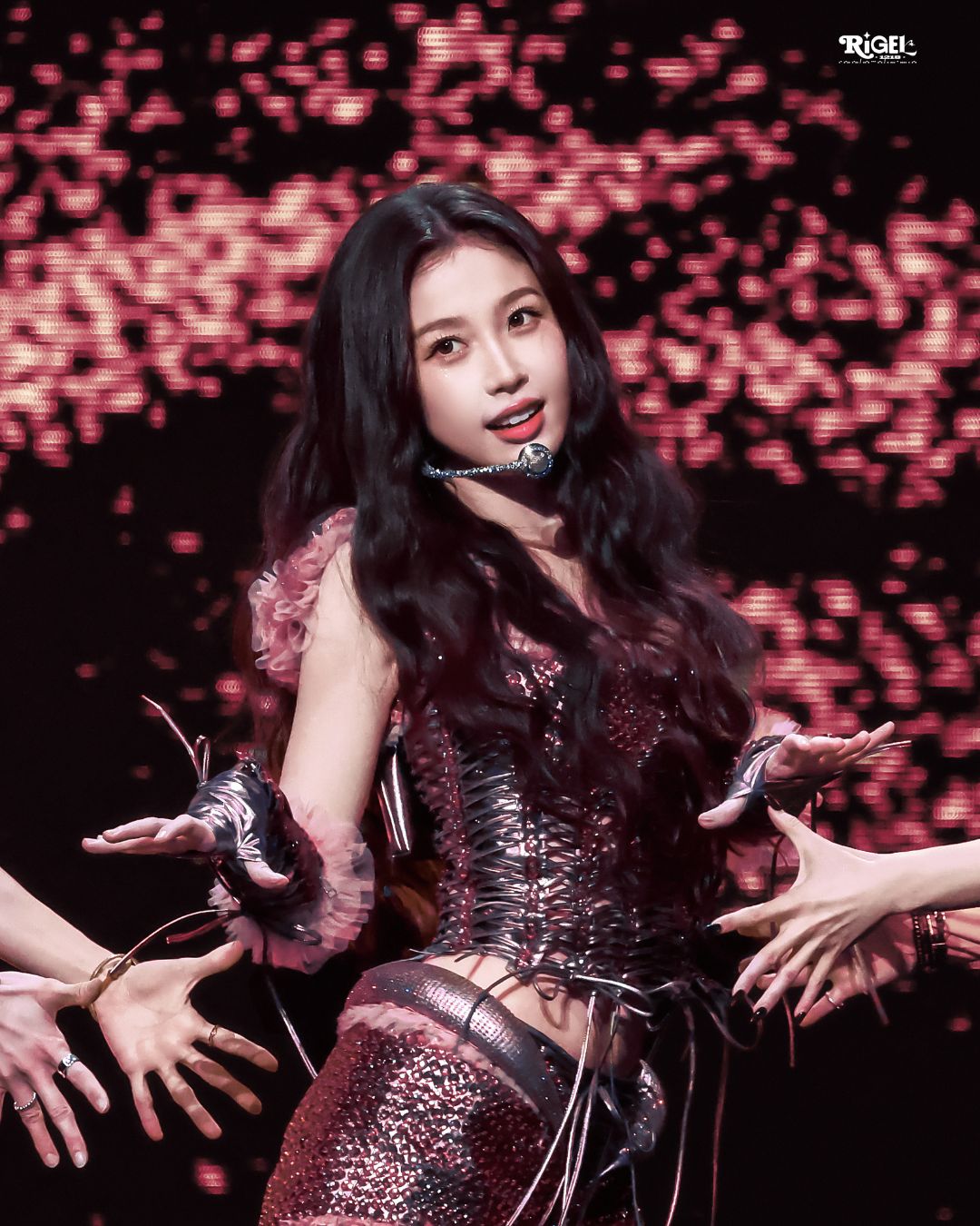 Sự hết thời của mỹ nh&acirc;n bị gh&eacute;t nhất 2025: Đ&agrave;i trung ương ngầm ph&aacute;t t&iacute;n hiệu cấm s&oacute;ng, cả loạt show cuối năm ng&oacute; lơ- Ảnh 9.