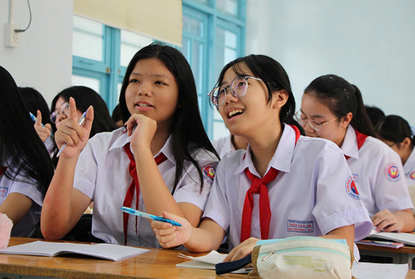 &Iacute;t nhất 70% học sinh v&agrave;o lớp 10 c&ocirc;ng lập ở Tp.HCM: C&aacute;nh cửa rộng mở hay cuộc cạnh tranh mới?- Ảnh 1.