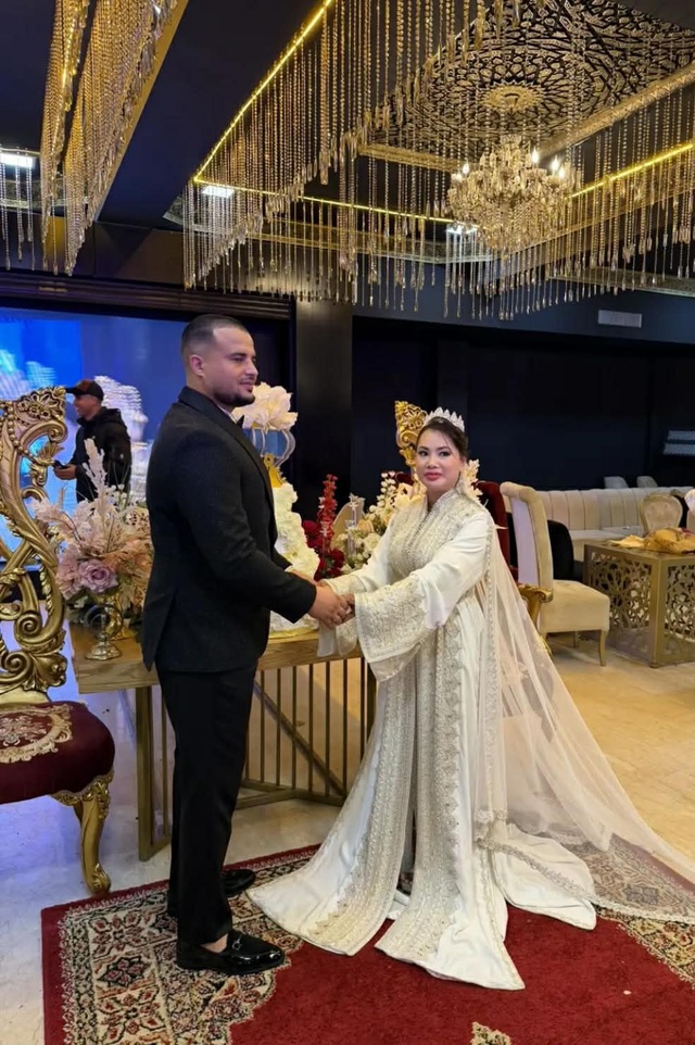 C&ocirc; d&acirc;u Việt h&uacute;t 6 triệu lượt xem trong đ&aacute;m cưới Ho&agrave;ng gia phi&ecirc;n bản đời thực: D&aacute;t v&agrave;ng đ&uacute;ng nghĩa đen!- Ảnh 4.