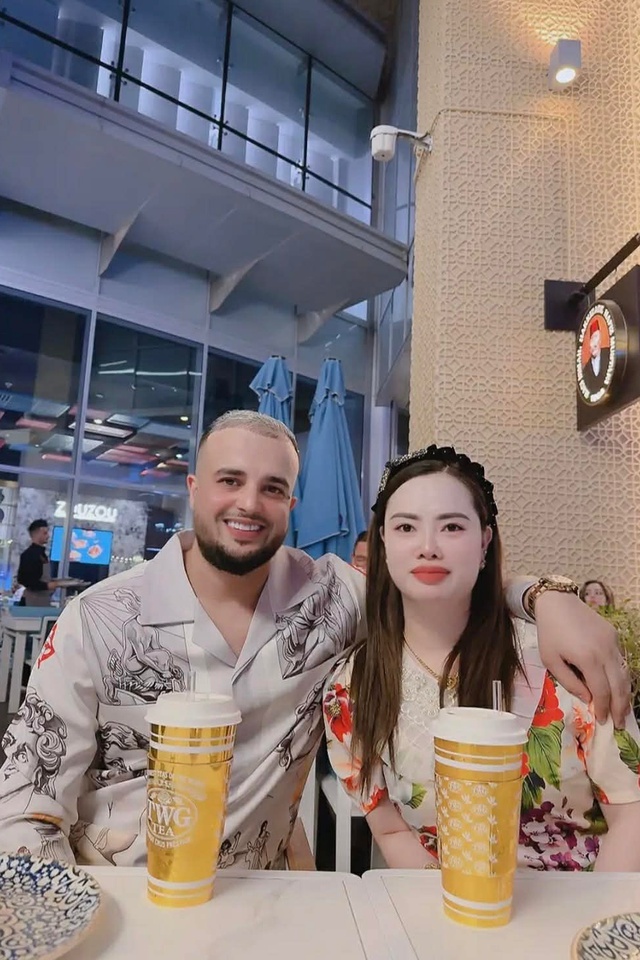 C&ocirc; d&acirc;u Việt h&uacute;t 6 triệu lượt xem trong đ&aacute;m cưới Ho&agrave;ng gia phi&ecirc;n bản đời thực: D&aacute;t v&agrave;ng đ&uacute;ng nghĩa đen!- Ảnh 5.