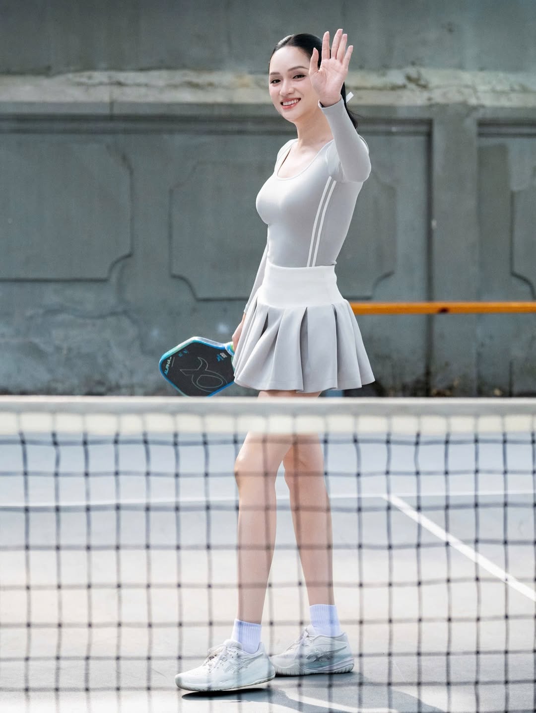 C&oacute; mấy tấm ảnh Kỳ Duy&ecirc;n chơi pickleball với Hương Giang th&ocirc;i m&agrave; kh&ocirc;ng thể rời mắt, visual trắng ph&aacute;t s&aacute;ng!- Ảnh 9.