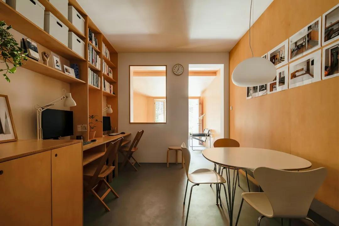 Căn hộ 46m&sup2; của đ&ocirc;i vợ chồng mới cưới trong nh&agrave; tập thể cũ g&acirc;y sốt: V&igrave; sao người trẻ đang &ldquo;quay xe&rdquo; về nh&agrave; cũ trung t&acirc;m - nhỏ nhưng đ&aacute;ng tiền hơn?- Ảnh 12.