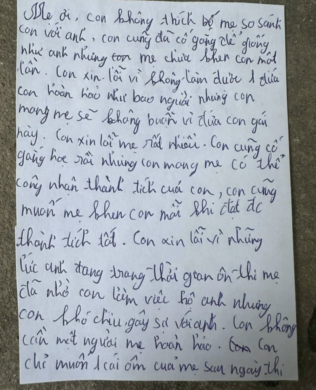 Bức thư con gửi bố mẹ khiến nhiều người rơi nước mắt: Con chỉ muốn bố một lần &ocirc;m con, n&oacute;i y&ecirc;u con nhưng...- Ảnh 1.