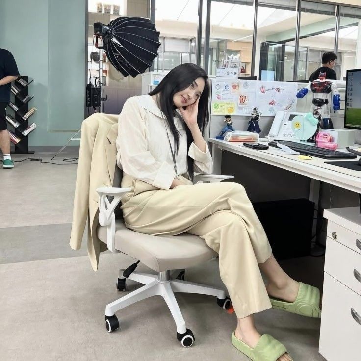 Cứ thế n&agrave;y bảo sao lương thưởng, sự nghiệp ng&agrave;y c&agrave;ng thụt l&ugrave;i- Ảnh 1.