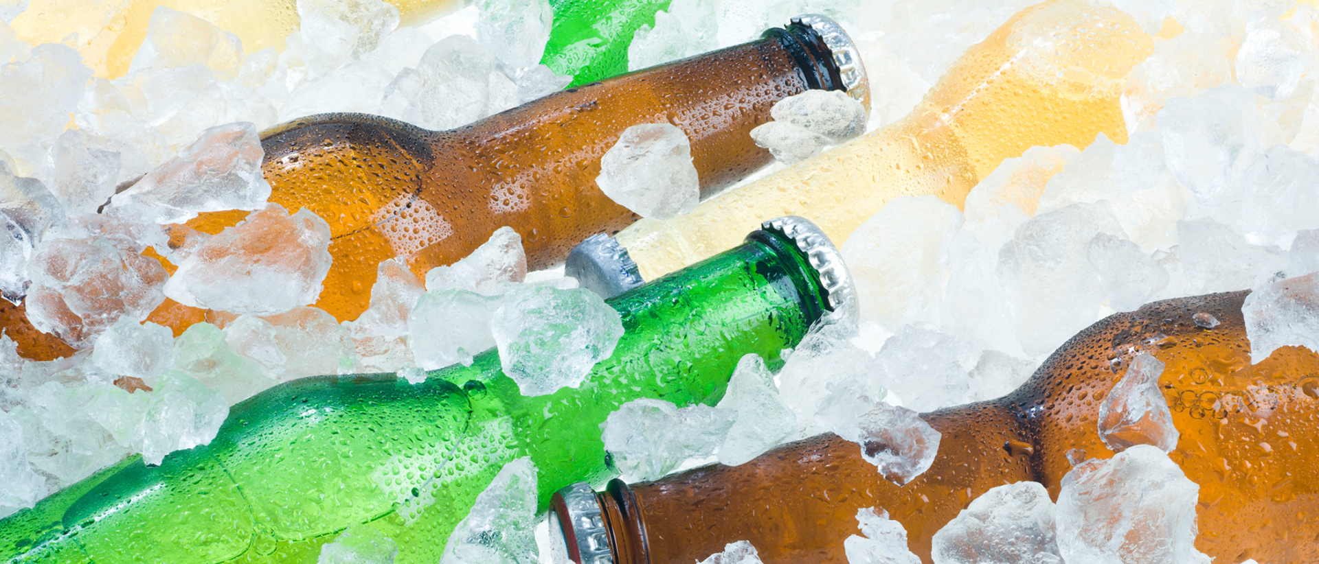 Tại sao những chai bia nhất định phải l&agrave; m&agrave;u n&acirc;u hoặc xanh l&aacute;? Đằng sau n&oacute; l&agrave; cả 1 sự thật th&uacute; vị- Ảnh 2.