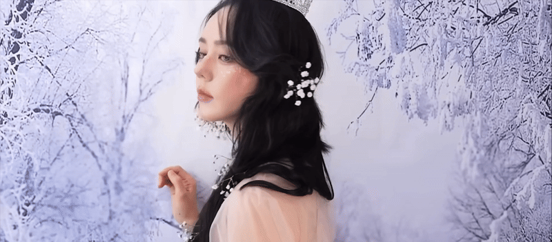 Han Ga In đi&ecirc;n thật rồi!- Ảnh 2.