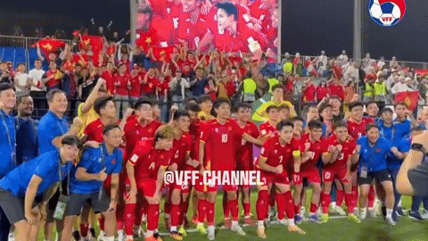 Khung h&igrave;nh xinh y&ecirc;u: Ph&ograve;ng thay đồ U23 Việt Nam tr&agrave;n tiếng cười khi thắng U23 Kyrgyzstan, s&aacute;ng cửa v&agrave;o tứ kết U23 ch&acirc;u &Aacute;- Ảnh 3.