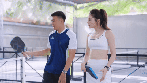 Đi học muộn nhưng thầy xịn khỏi b&agrave;n: Kỳ Duy&ecirc;n được L&yacute; Ho&agrave;ng Nam k&egrave;m cặp chơi pickleball, visual trắng ph&aacute;t s&aacute;ng g&acirc;y sốt MXH- Ảnh 10.