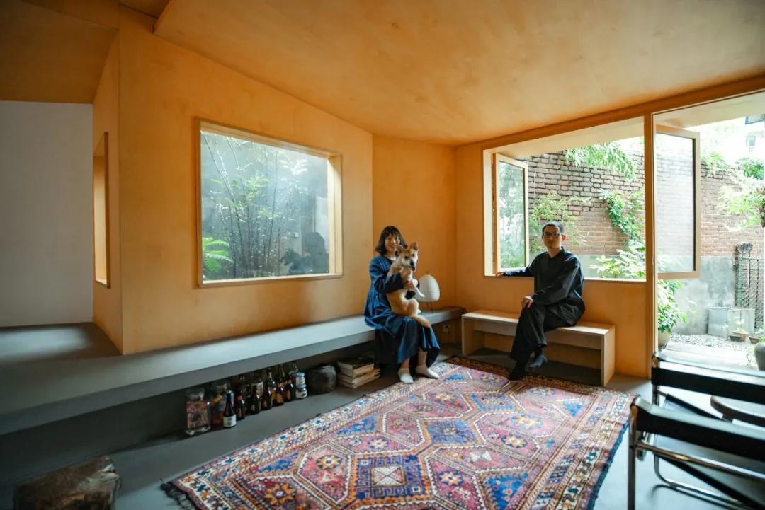 Căn hộ 46m&sup2; của đ&ocirc;i vợ chồng mới cưới trong nh&agrave; tập thể cũ g&acirc;y sốt: V&igrave; sao người trẻ đang &ldquo;quay xe&rdquo; về nh&agrave; cũ trung t&acirc;m - nhỏ nhưng đ&aacute;ng tiền hơn?- Ảnh 3.