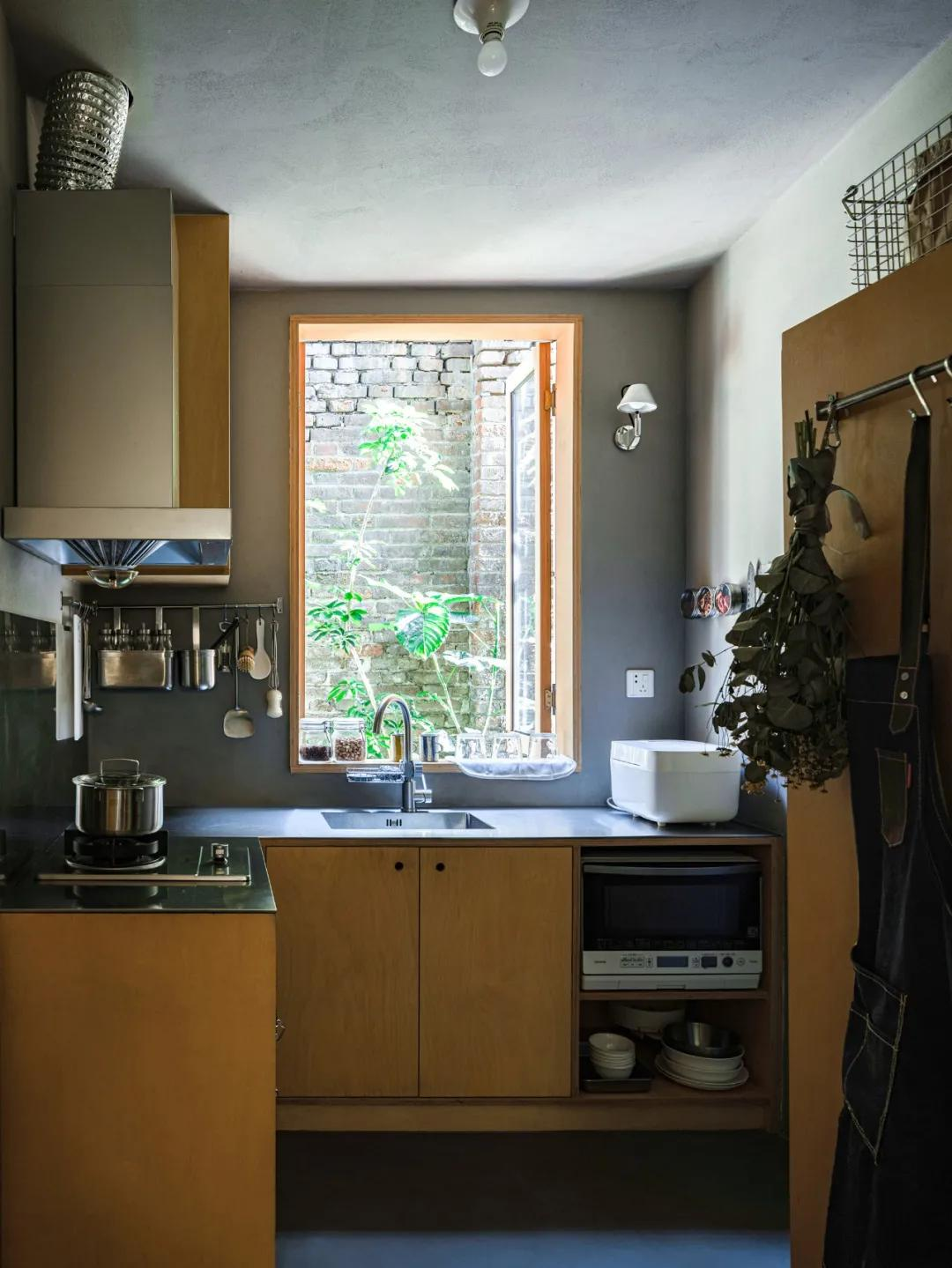 Căn hộ 46m&sup2; của đ&ocirc;i vợ chồng mới cưới trong nh&agrave; tập thể cũ g&acirc;y sốt: V&igrave; sao người trẻ đang &ldquo;quay xe&rdquo; về nh&agrave; cũ trung t&acirc;m - nhỏ nhưng đ&aacute;ng tiền hơn?- Ảnh 11.