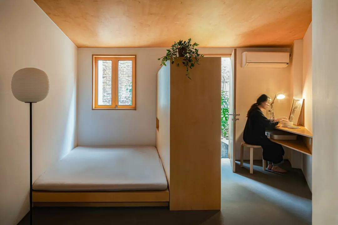 Căn hộ 46m&sup2; của đ&ocirc;i vợ chồng mới cưới trong nh&agrave; tập thể cũ g&acirc;y sốt: V&igrave; sao người trẻ đang &ldquo;quay xe&rdquo; về nh&agrave; cũ trung t&acirc;m - nhỏ nhưng đ&aacute;ng tiền hơn?- Ảnh 9.