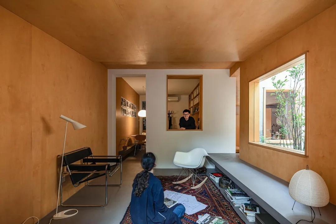 Căn hộ 46m&sup2; của đ&ocirc;i vợ chồng mới cưới trong nh&agrave; tập thể cũ g&acirc;y sốt: V&igrave; sao người trẻ đang &ldquo;quay xe&rdquo; về nh&agrave; cũ trung t&acirc;m - nhỏ nhưng đ&aacute;ng tiền hơn?- Ảnh 24.