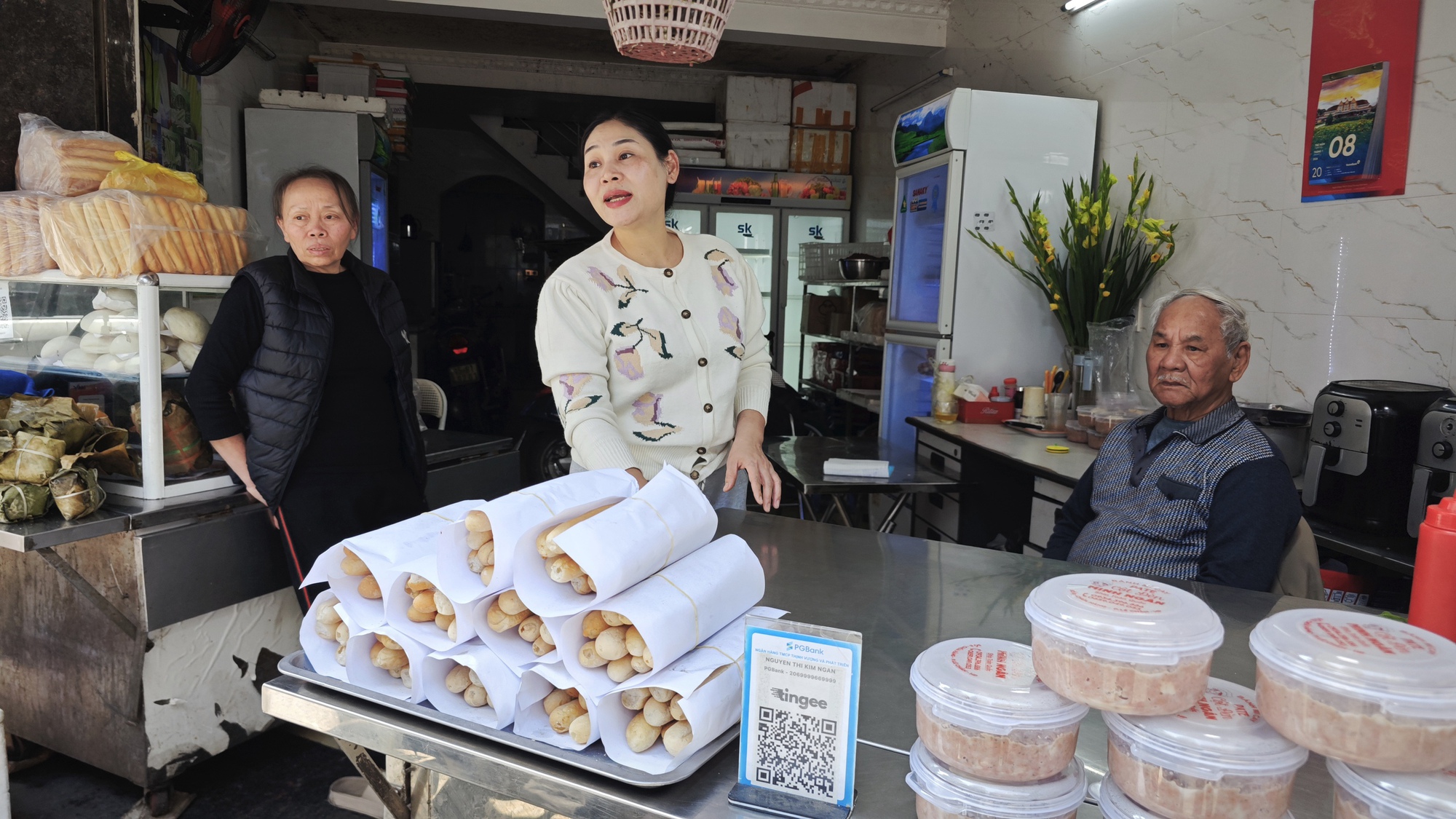 Về Hải Ph&ograve;ng gặp người b&aacute;n pate truyền thống, lượng kh&aacute;ch giảm 60%: &ldquo;Ch&uacute;ng t&ocirc;i kh&ocirc;ng c&oacute; quan hệ g&igrave; với pate Cột Đ&egrave;n kia&rdquo;- Ảnh 5.