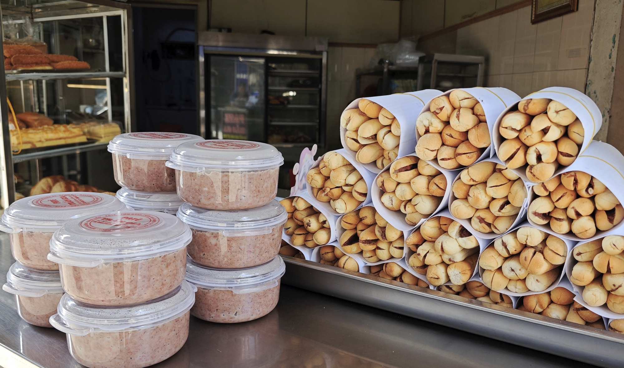 Về Hải Ph&ograve;ng gặp người b&aacute;n pate truyền thống, lượng kh&aacute;ch giảm 60%: &ldquo;Ch&uacute;ng t&ocirc;i kh&ocirc;ng c&oacute; quan hệ g&igrave; với pate Cột Đ&egrave;n kia&rdquo;- Ảnh 11.