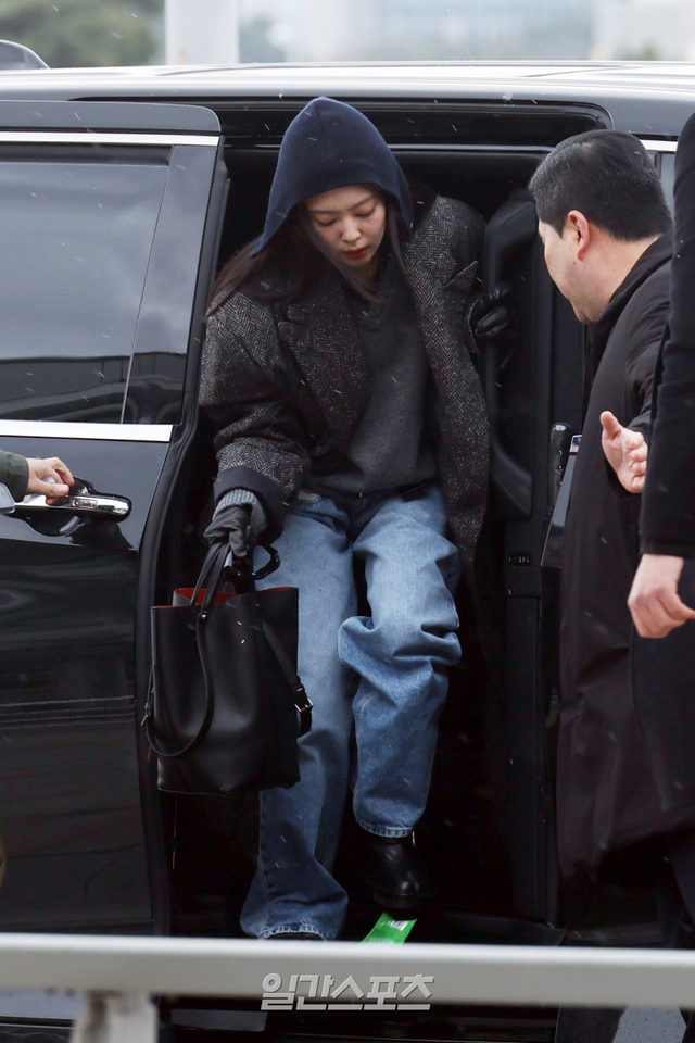 Jennie khiến truyền th&ocirc;ng xốn xang cả 1 ng&agrave;y, pha lựa đồ r&otilde; nhiều ẩn &yacute;- Ảnh 1.