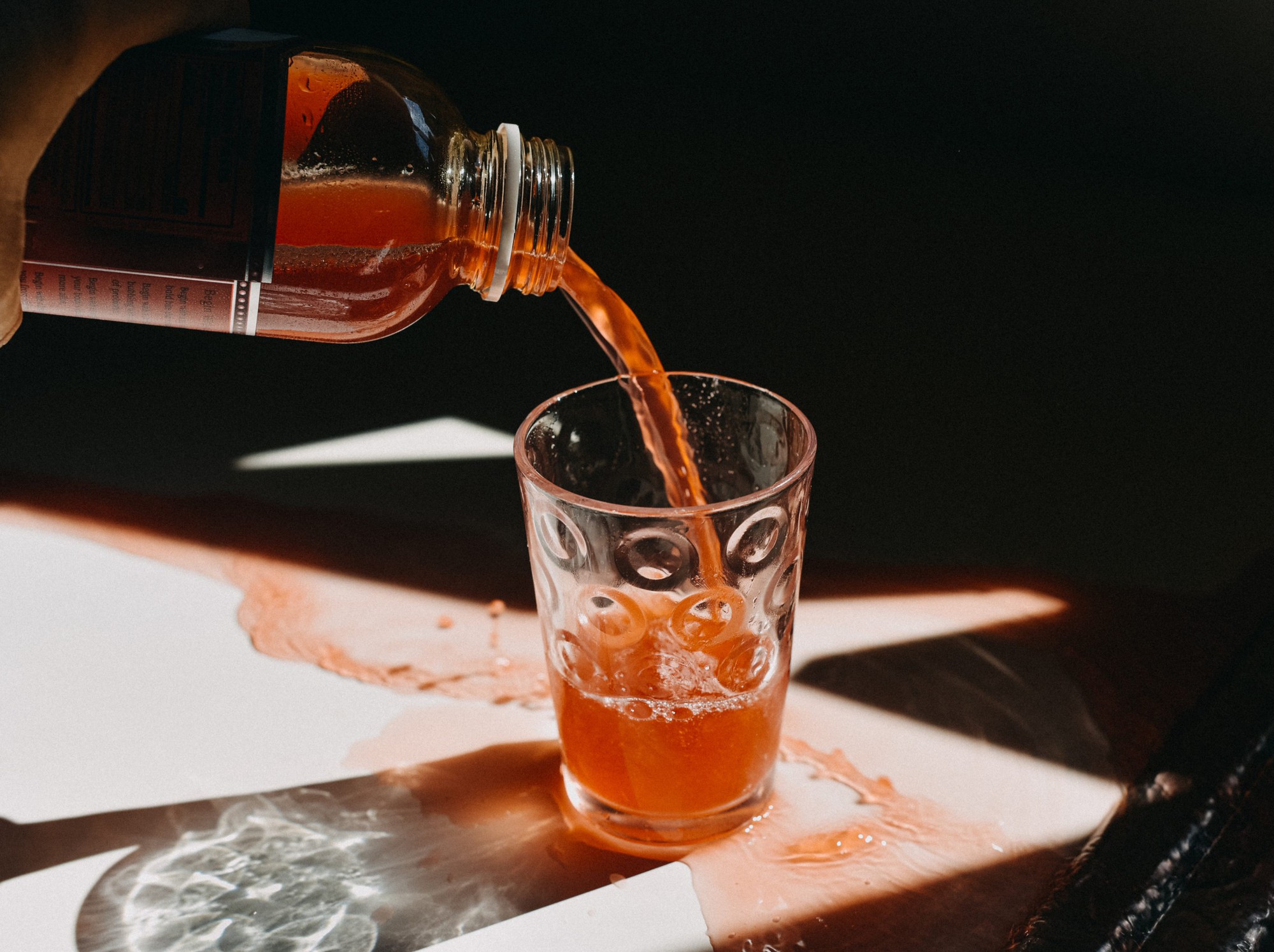 Không detox, không ăn kiêng, chỉ uống kombucha mỗi ngày, không ngờ cơ thể tôi phản ứng theo cách này- Ảnh 1. Không detox, không ăn kiêng, chỉ uống kombucha mỗi ngày, không ngờ cơ thể tôi phản ứng theo cách này- Ảnh 1.