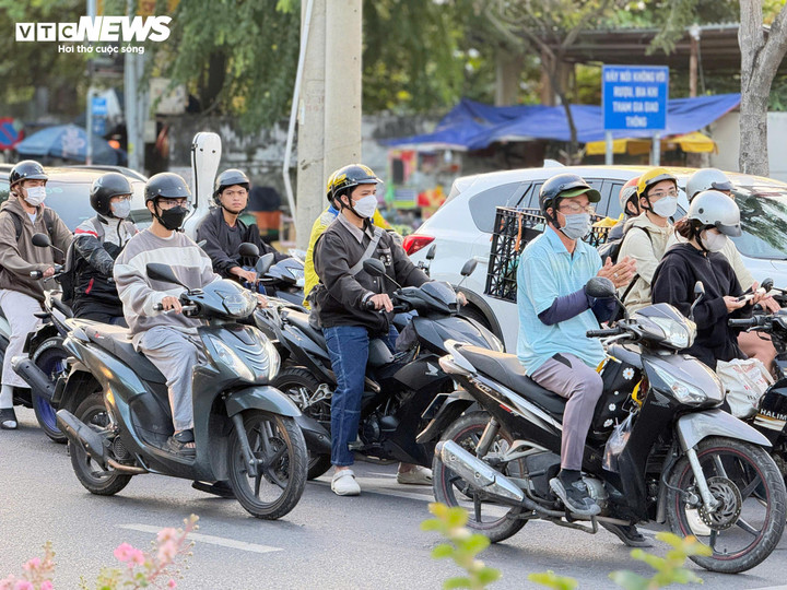 TP.HCM lạnh 17&deg;C, hiếm gặp trong nhiều năm qua- Ảnh 2.