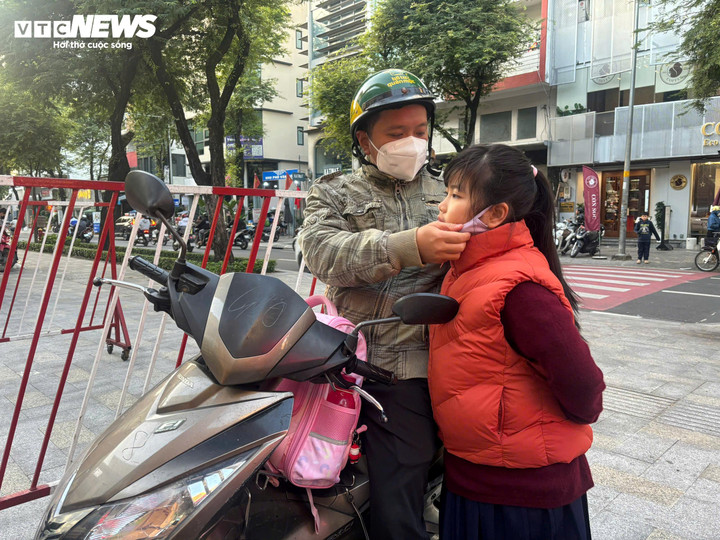 TP.HCM lạnh 17&deg;C, hiếm gặp trong nhiều năm qua- Ảnh 4.