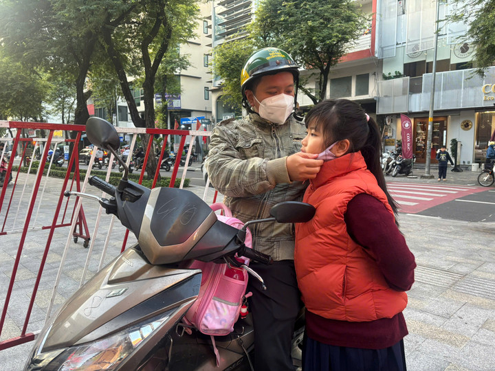 Chuy&ecirc;n gia: TP.HCM c&ograve;n 2-3 đợt lạnh từ nay đến Tết Nguy&ecirc;n đ&aacute;n 2026- Ảnh 4.