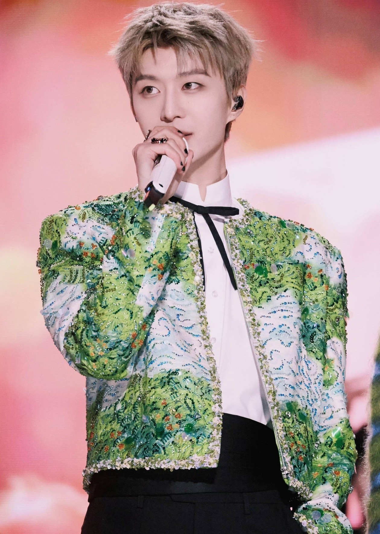 Đ&ograve;n hiểm v&agrave;o 10 nghệ sĩ nam- Ảnh 2.