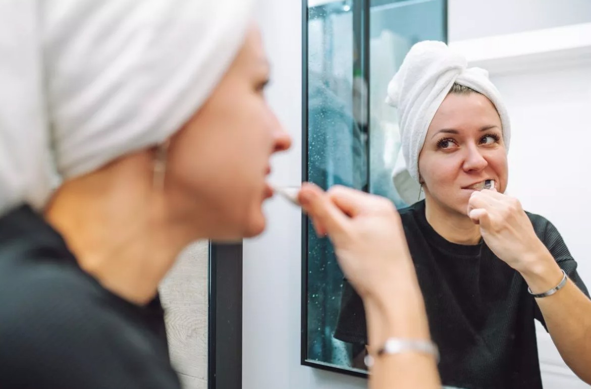 B&aacute;c sĩ cảnh b&aacute;o "bạn c&oacute; thể đ&atilde; đ&aacute;nh răng sai c&aacute;ch suốt cả cuộc đời"- Ảnh 2.