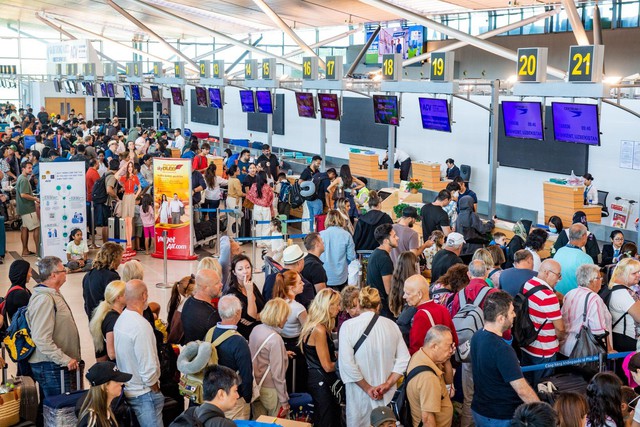 Kh&aacute;ch quốc tế đổ bộ, tới Ph&uacute; Quốc tưởng m&igrave;nh đi nước ngo&agrave;i- Ảnh 1.