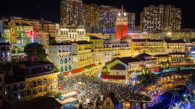 Kh&aacute;ch quốc tế đổ bộ, tới Ph&uacute; Quốc tưởng m&igrave;nh đi nước ngo&agrave;i- Ảnh 2.