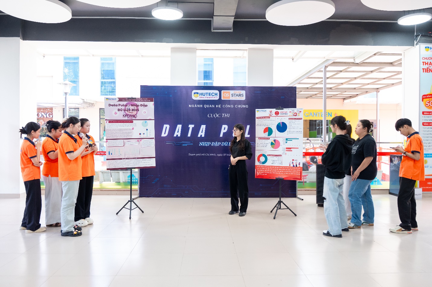 Lấy dữ liệu dẫn đường, sinh vi&ecirc;n Quan hệ c&ocirc;ng ch&uacute;ng khẳng định tư duy truyền th&ocirc;ng số- Ảnh 5.