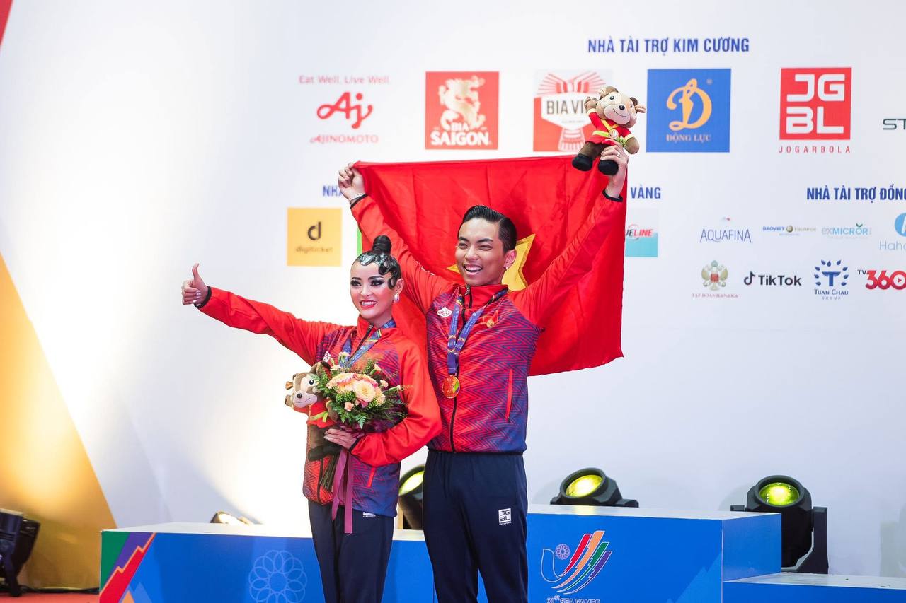 Kiện tướng Thu Hương bênh vực Khánh Thi - Phan Hiển khi bị nhận xét giống Kiện tướng Thu Hương bênh vực Khánh Thi - Phan Hiển khi bị nhận xét giống