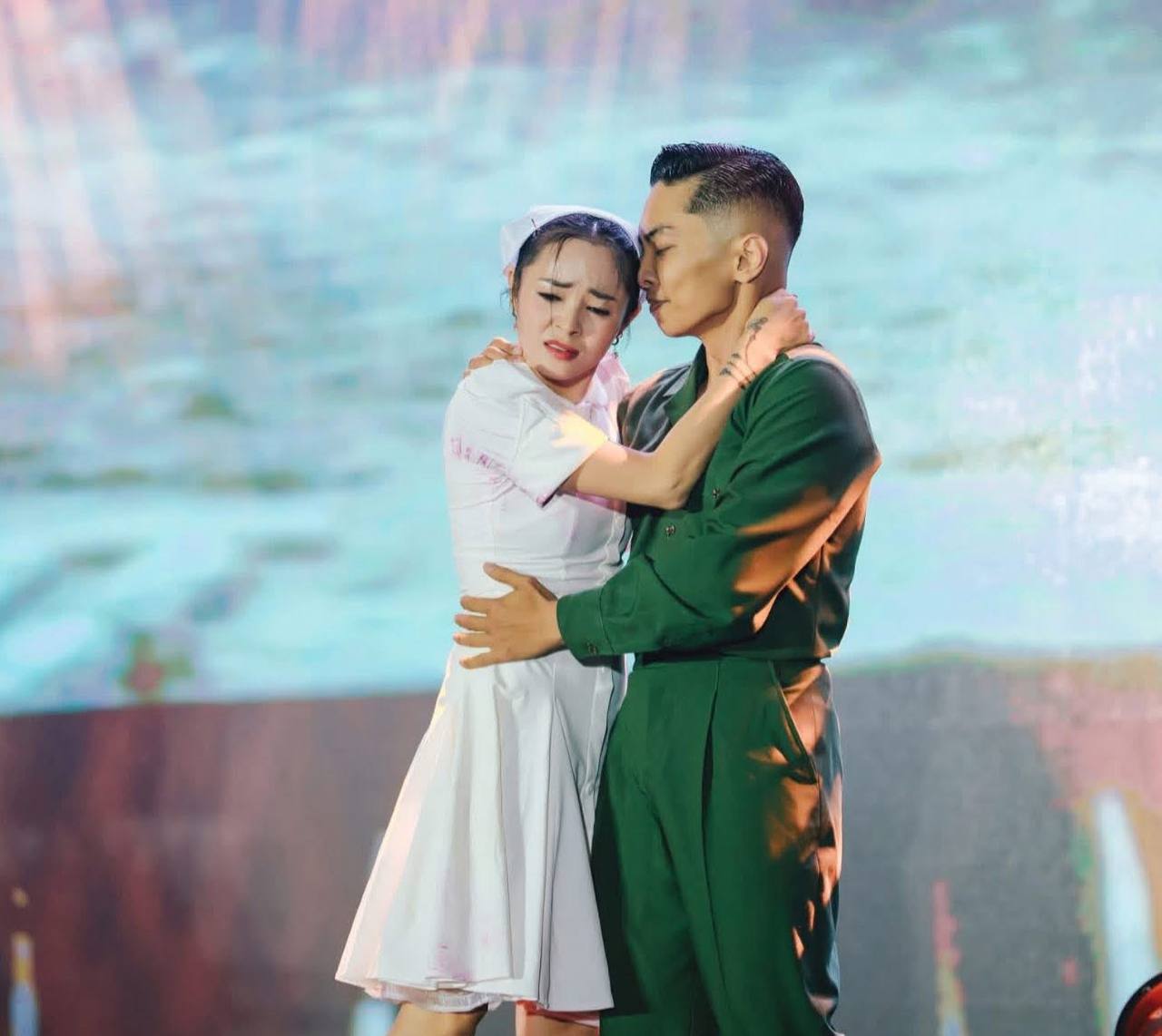 Kiện tướng Thu Hương bênh vực Khánh Thi - Phan Hiển khi bị nhận xét giống Kiện tướng Thu Hương bênh vực Khánh Thi - Phan Hiển khi bị nhận xét giống