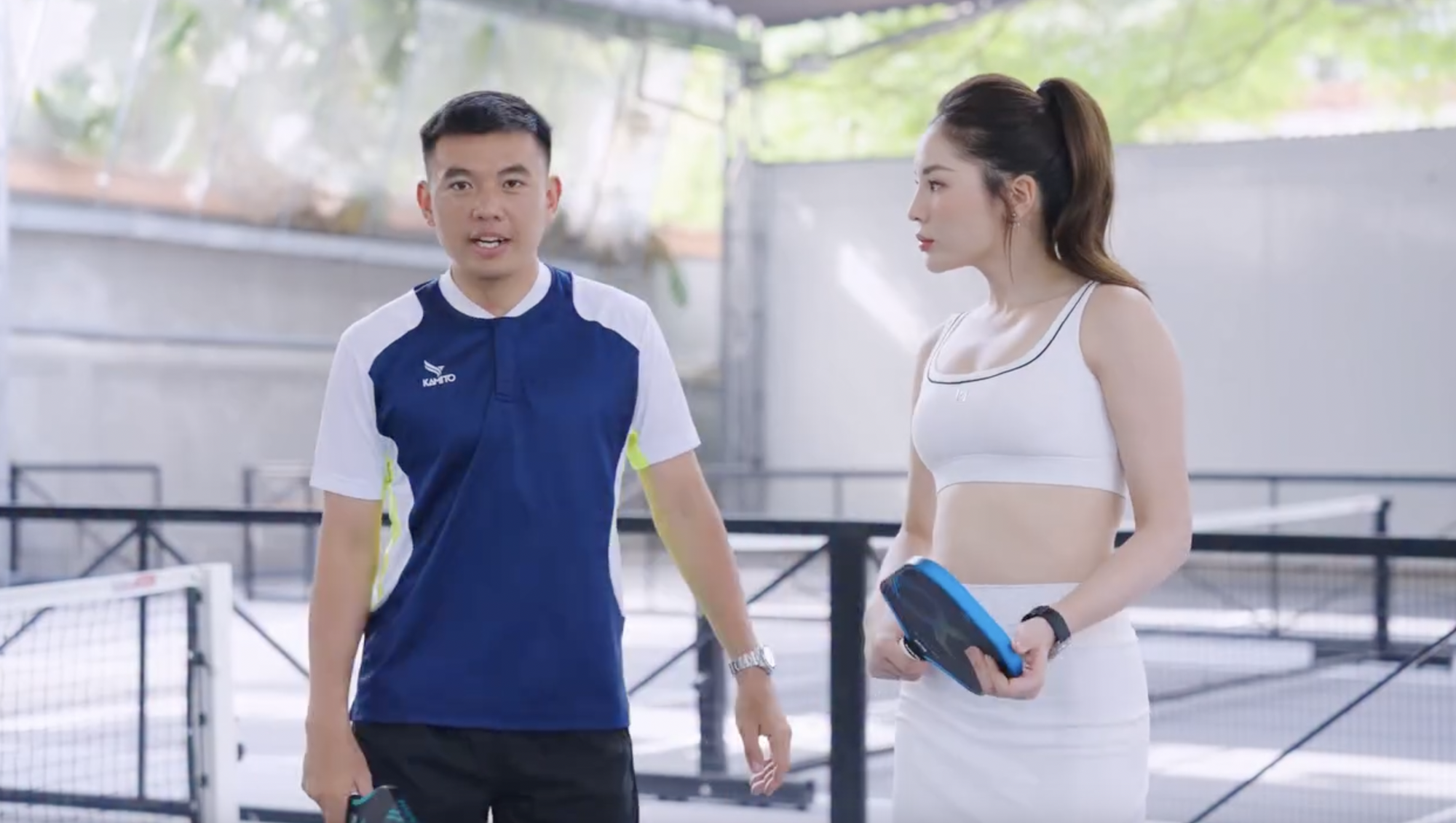 Đi học muộn nhưng thầy xịn khỏi b&agrave;n: Kỳ Duy&ecirc;n được L&yacute; Ho&agrave;ng Nam k&egrave;m cặp chơi pickleball, visual trắng ph&aacute;t s&aacute;ng g&acirc;y sốt MXH- Ảnh 7.