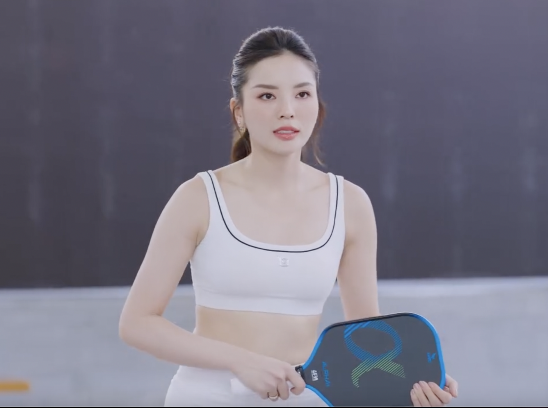Đi học muộn nhưng thầy xịn khỏi b&agrave;n: Kỳ Duy&ecirc;n được L&yacute; Ho&agrave;ng Nam k&egrave;m cặp chơi pickleball, visual trắng ph&aacute;t s&aacute;ng g&acirc;y sốt MXH- Ảnh 2.