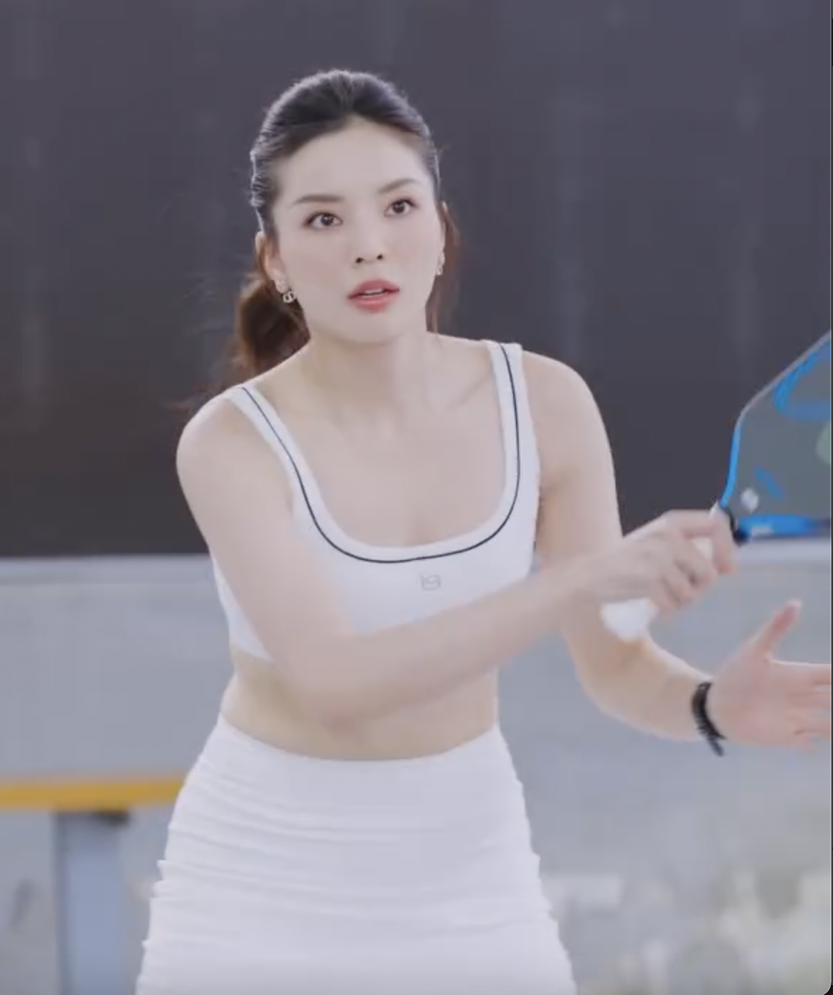 Đi học muộn nhưng thầy xịn khỏi b&agrave;n: Kỳ Duy&ecirc;n được L&yacute; Ho&agrave;ng Nam k&egrave;m cặp chơi pickleball, visual trắng ph&aacute;t s&aacute;ng g&acirc;y sốt MXH- Ảnh 3.