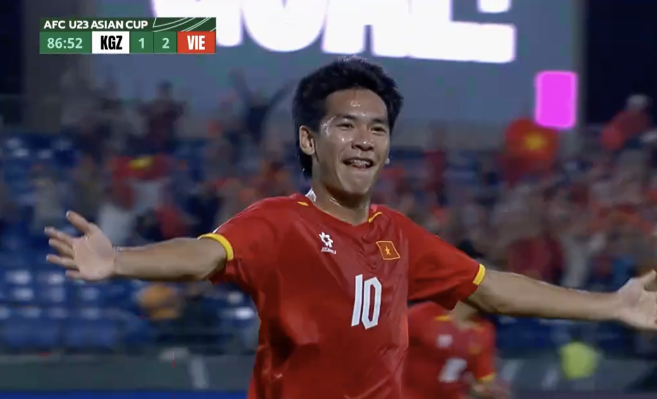Người h&ugrave;ng U23 Việt Nam xuất hiện ngạo nghễ tr&ecirc;n trang của FIFA- Ảnh 2.