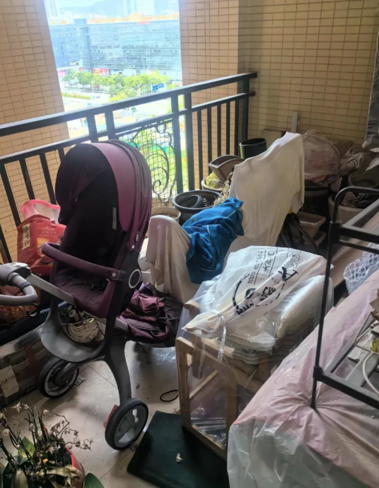 Người gi&agrave;u kh&ocirc;ng bao giờ đặt 5 thứ n&agrave;y ở ban c&ocirc;ng, người ngh&egrave;o lại v&ocirc; tư chất đống- Ảnh 2.