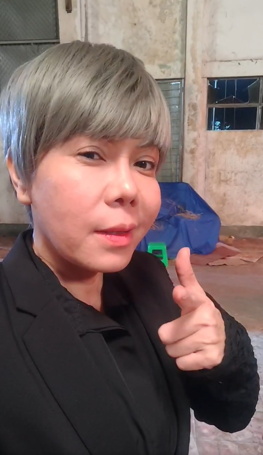 Việt Hương livestream để lộ h&igrave;nh ảnh lạ- Ảnh 1.